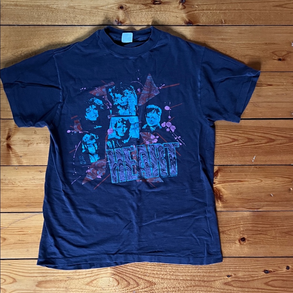 Rare original 1980s “Heart” Black Concert T-shirt Size S